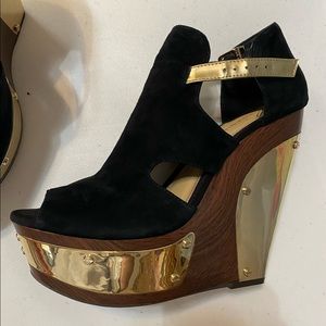Gianni Bini Black & Gold Wedge Heels
